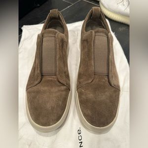 Vince Conway beige slip on sneakers size 9.5 (42.5)
